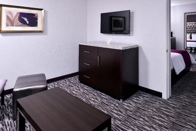 SUITE TWO QUEEN BEDS