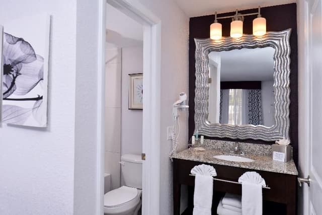 SUITE TWO QUEEN BEDS