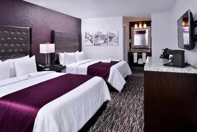 SUITE TWO QUEEN BEDS