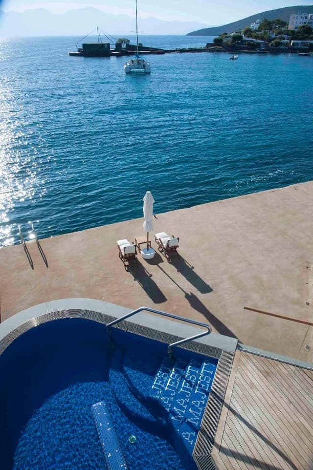 VILLA CAPACITY 4