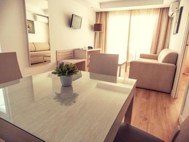 APARTMENT CAPACITY 3