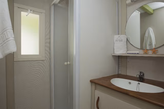 BUNGALOW CAPACITY 5 TWO BEDROOMS