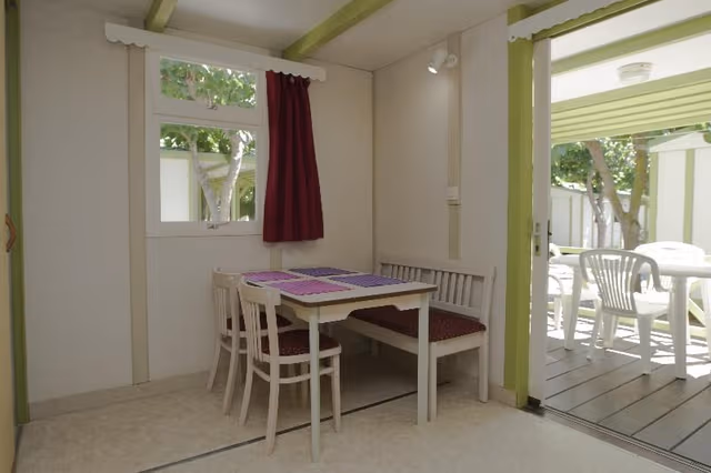 BUNGALOW CAPACITY 5 TWO BEDROOMS