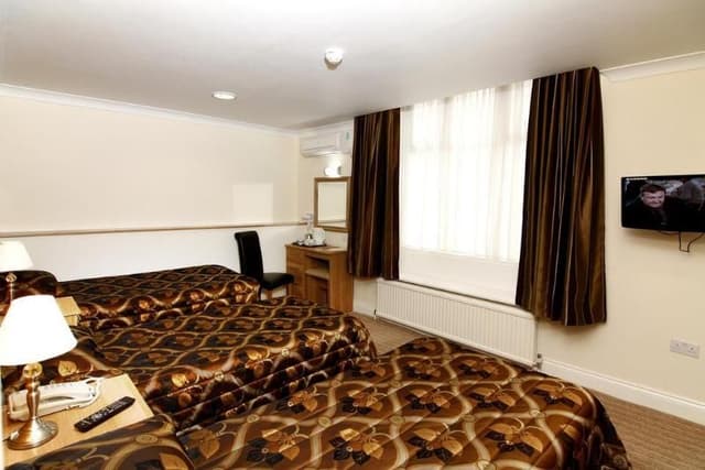 FAMILY ROOM STANDARD