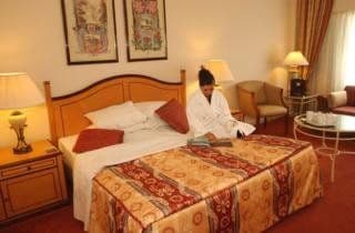 Beardmore Hotel & Conference Centre