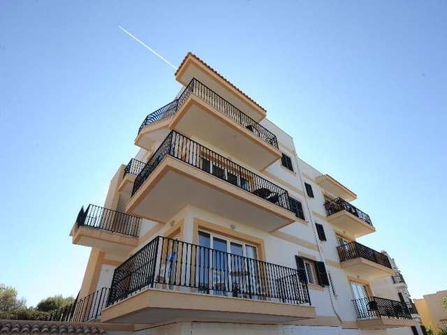 APARTMENT CAPACITY 8 THREE BEDROOMS