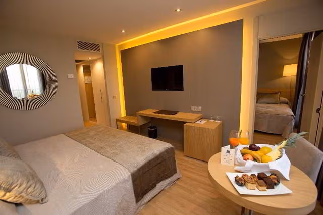 FAMILY ROOM STANDARD