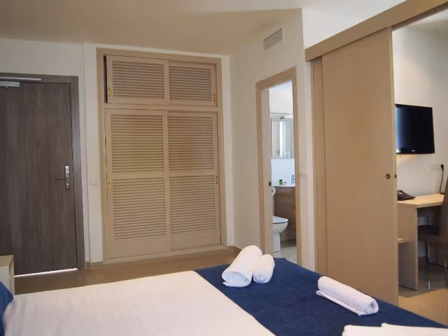 SUITE WITH AIR CONDITIONING