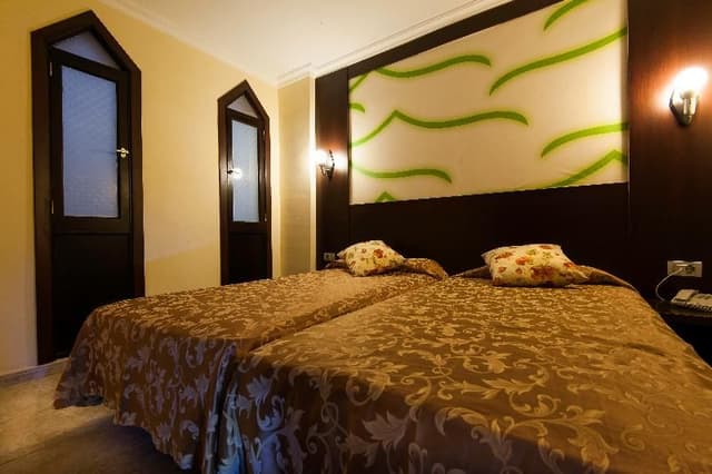 Double or Twin ONE BEDROOM