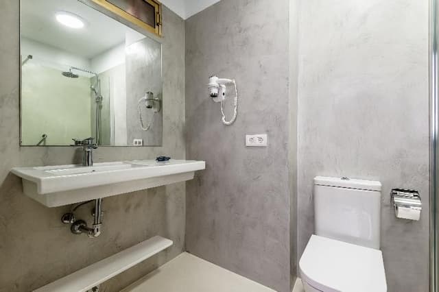 Double or Twin ONE BEDROOM