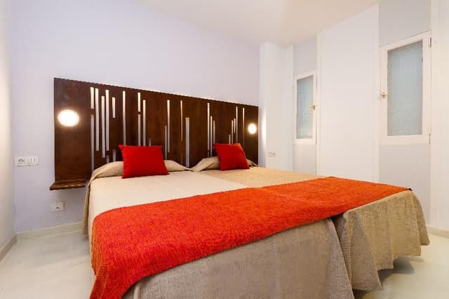 Double or Twin ONE BEDROOM
