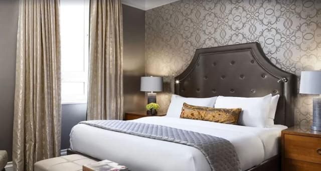 SUITE KING SIZE BED