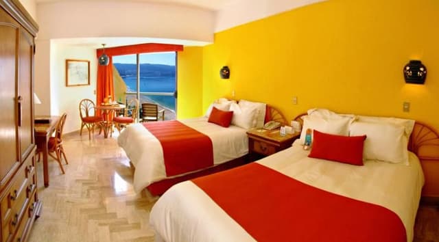 DOUBLE SUPERIOR PARTIAL OCEAN VIEW