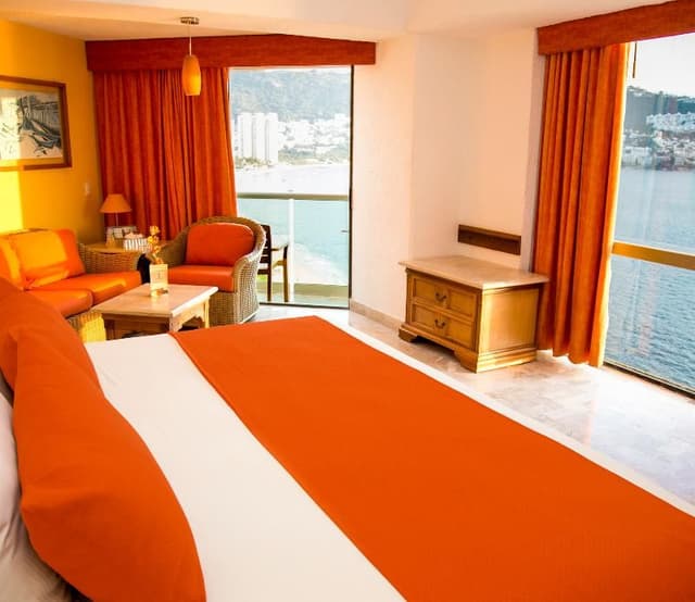 JUNIOR SUITE SEA VIEW KING BED