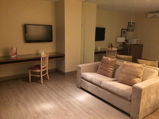 SUITE KING SIZE BED