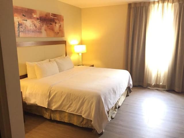 SUITE KING SIZE BED