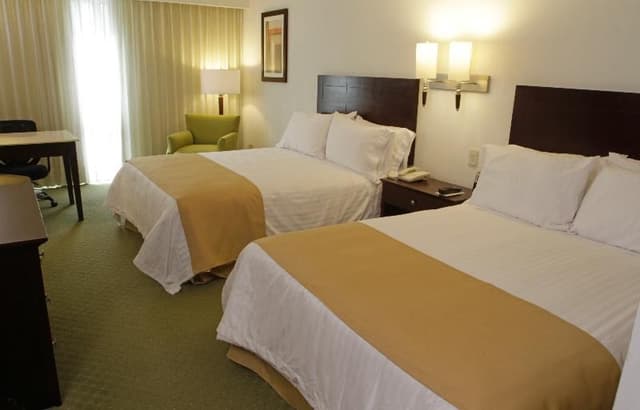 DOUBLE TWO DOUBLE BEDS
