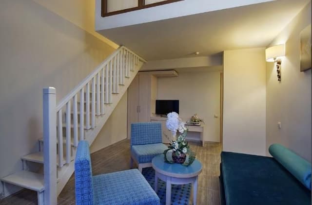 FAMILY ROOM DUPLEX