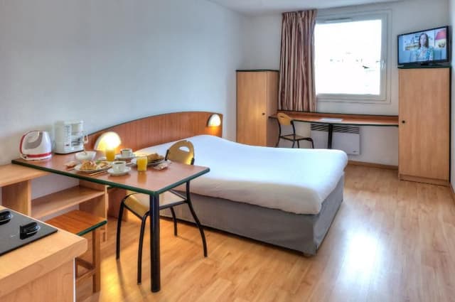STUDIO WITH DOUBLE BED