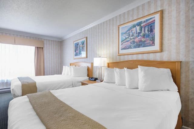DOUBLE TWO QUEEN BEDS