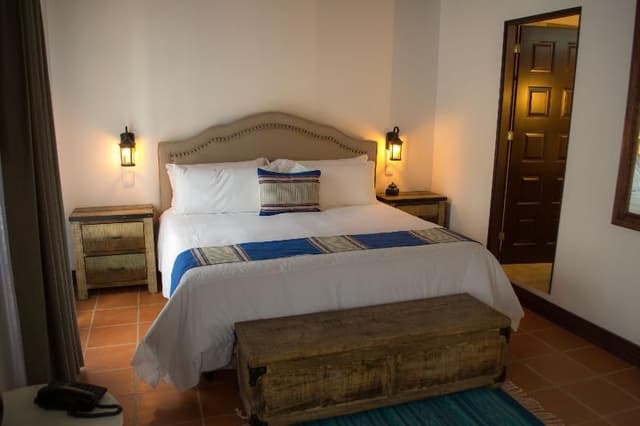 SUITE KING SIZE BED