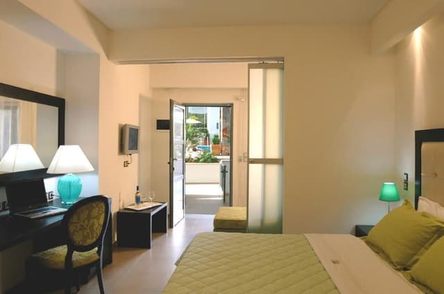 FAMILY ROOM DELUXE