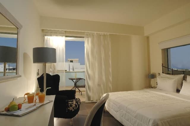 FAMILY ROOM DELUXE