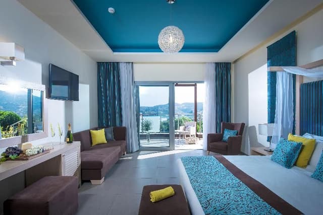 Double or Twin DELUXE WITH PRIVATE POOL
