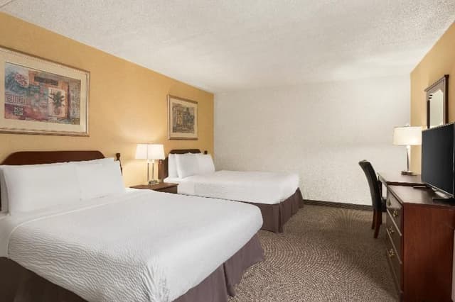 DOUBLE QUEEN SIZE BED