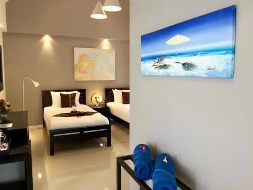 Deluxe Twin Suite with Partial Sea View