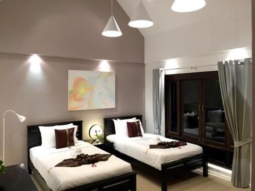 Deluxe Twin Suite with Partial Sea View