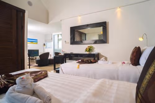 Deluxe Twin Suite with Partial Sea View