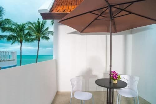 Deluxe Twin Suite with Partial Sea View