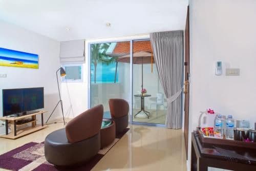 Deluxe Twin Suite with Partial Sea View