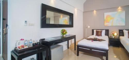 Deluxe Twin Suite with Partial Sea View