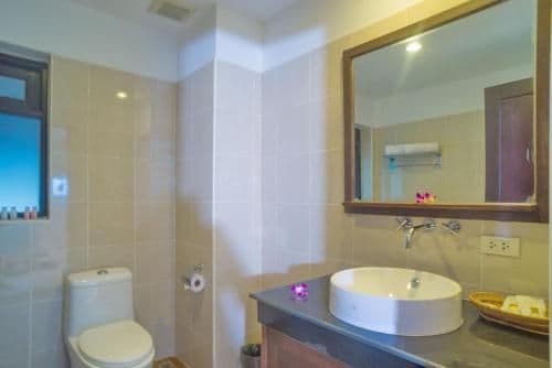 Deluxe Twin Suite with Partial Sea View