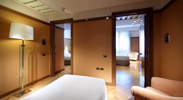 DOUBLE CONNECTING ROOM