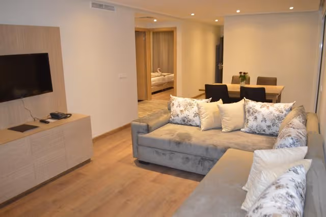 SUITE WITH KITCHENETTE