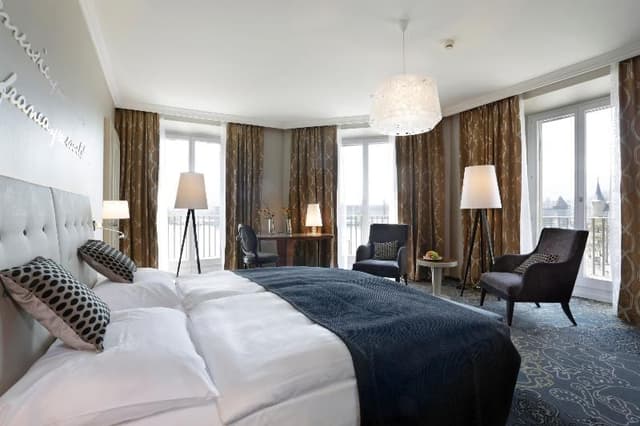 JUNIOR SUITE LAKE VIEW