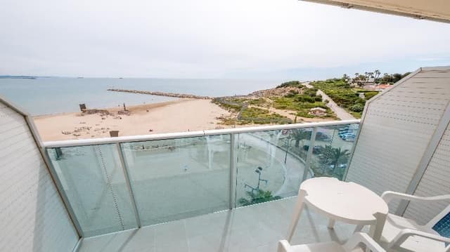 TRIPLE SEA VIEW