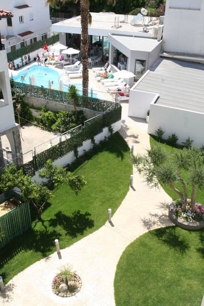 APARTMENT GARDEN VIEW