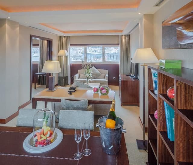 SUITE WITH VIEWS
