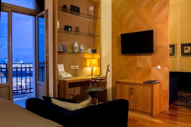 SUITE CAPACITY 1