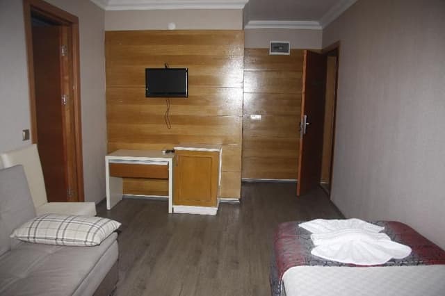 FAMILY ROOM CONNECTING ROOM