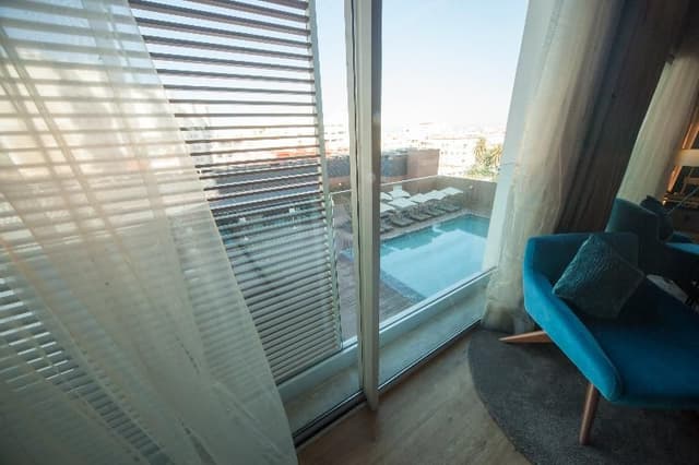DOUBLE SINGLE USE DELUXE POOL VIEW