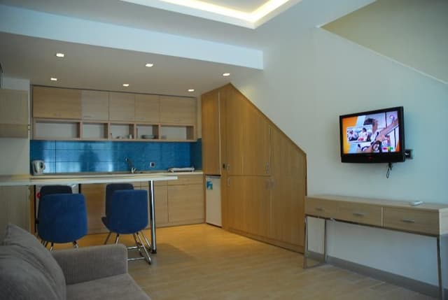 FAMILY ROOM DUPLEX