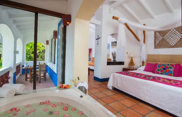 JUNIOR SUITE WITH JACUZZI