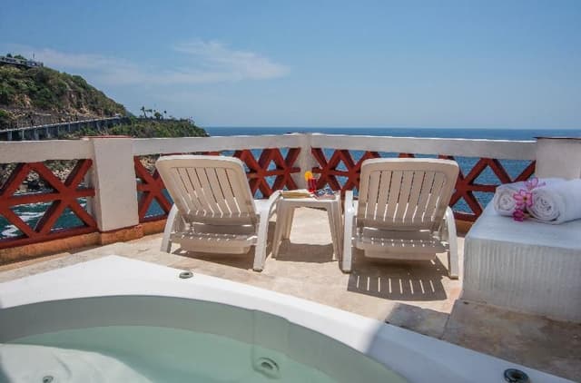 JUNIOR SUITE WITH JACUZZI