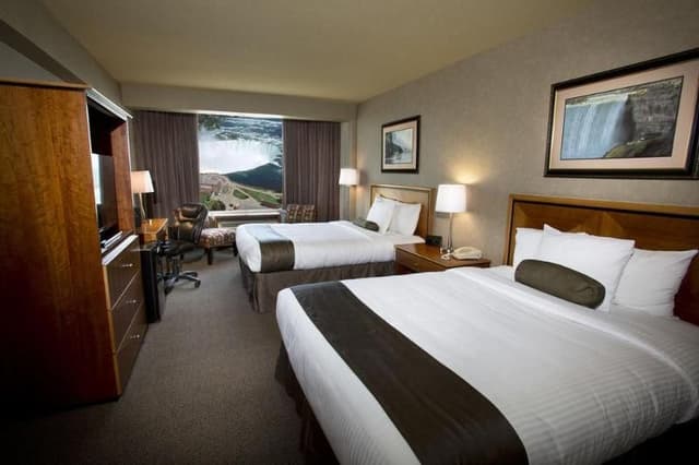 DOUBLE TWO QUEEN BEDS