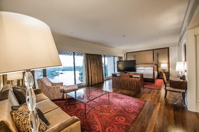 SUITE KING SIZE BED